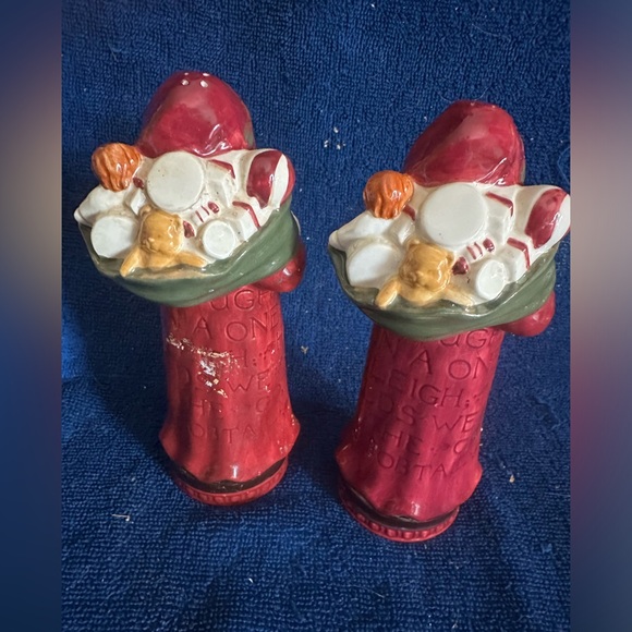 VINTAGE CHRISTMAS SANTA CLAUS SALT AND PEPPER SHAKERS HOLIDAY TABLE ACCENTS - Picture 4 of 10